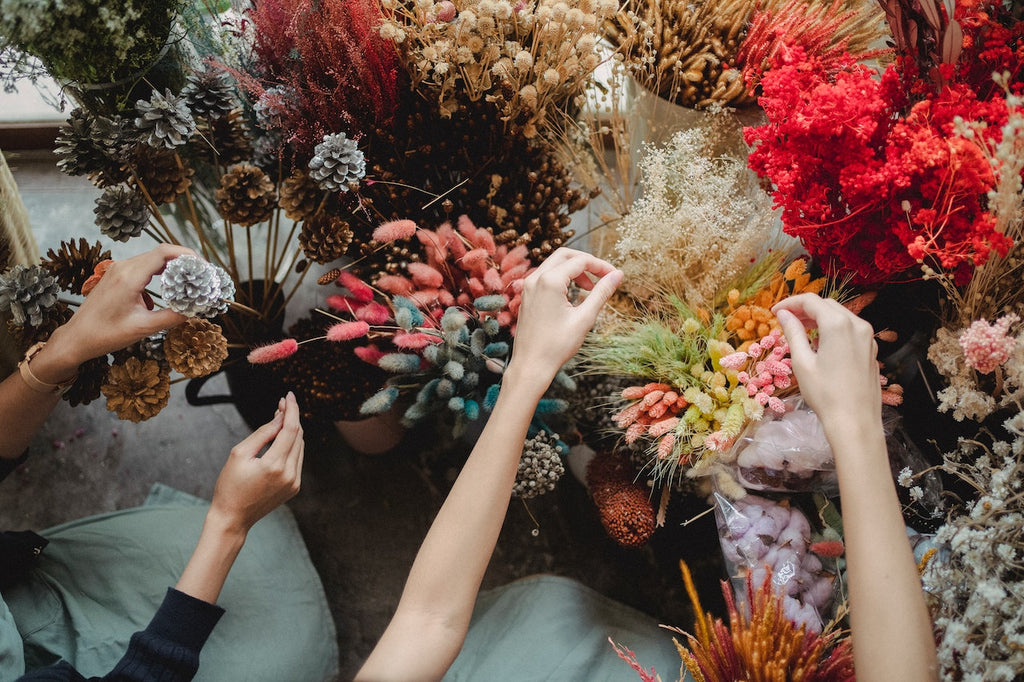 Offer the best housewarming gift from the Dubai Flower Shop